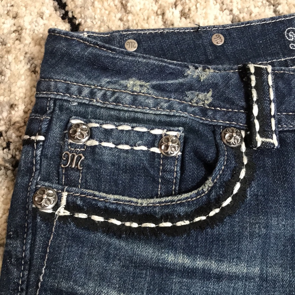 💙 Miss Me Cross Wing Distressed Denim Jean - Picture 4 of 15